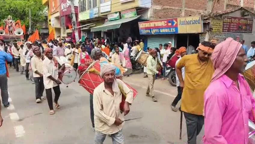 रामनवमी के मौके पर बिहार शरीफ श्रम कल्याण केंद्र के मैदान से निकाला गया विराट शोभा यात्रा, हजारों की संख्या में यात्रा में शामिल हुए रामभक्त, भगवामय हुआ पूरा शहर 2