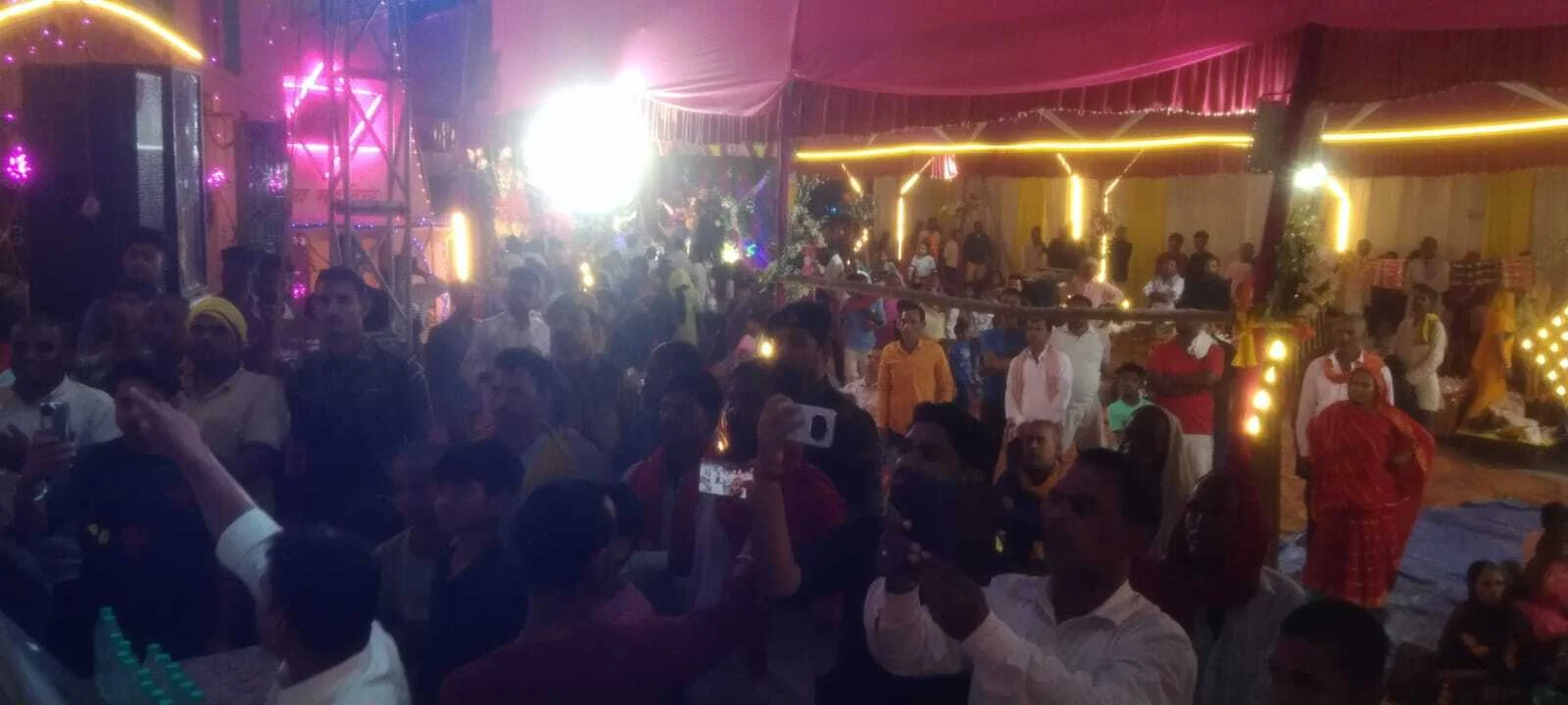 बरौनी असुरारी में मां जगदम्बा की जगराता कार्यक्रम का तेघड़ा विधायक एवं जदयू जिलाध्यक्ष ने किया उद्घाटन 3