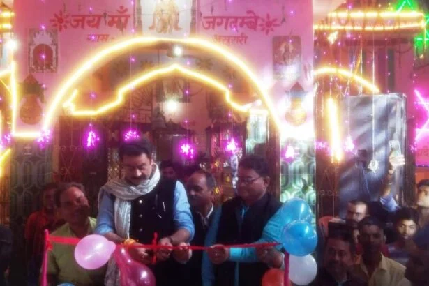 बरौनी असुरारी में मां जगदम्बा की जगराता कार्यक्रम का तेघड़ा विधायक एवं जदयू जिलाध्यक्ष ने किया उद्घाटन 5