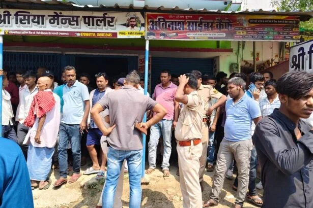 बदमाशों ने साइबर कैफे में किया तोडफ़ोड़,विरोध करने पर किया मारपीट और चार राउंड फायरिंग, रसोई गैस को लेकर हुआ था विवाद 1