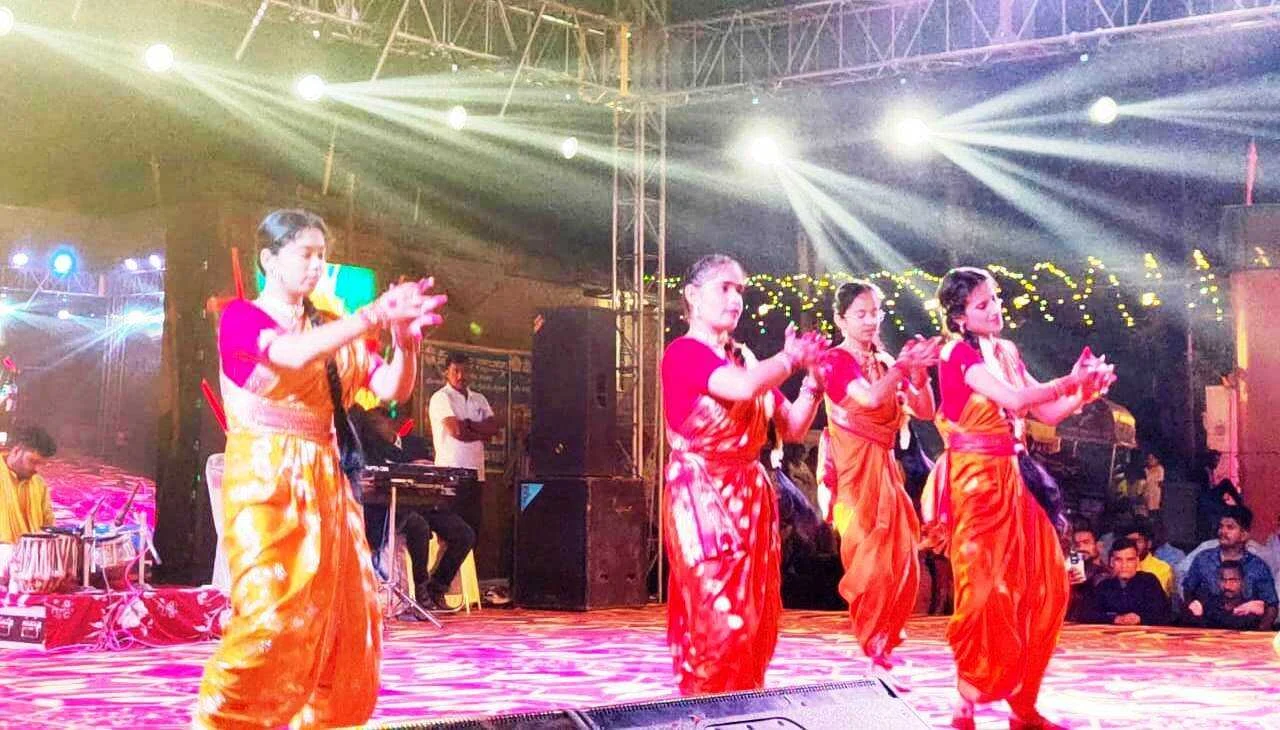 बीहट में चार दिवसीय 'मां शीतला महोत्सव' का भव्य आगाज; मंत्री सुरेंद्र मेहता ने किया उद्घाटन 3