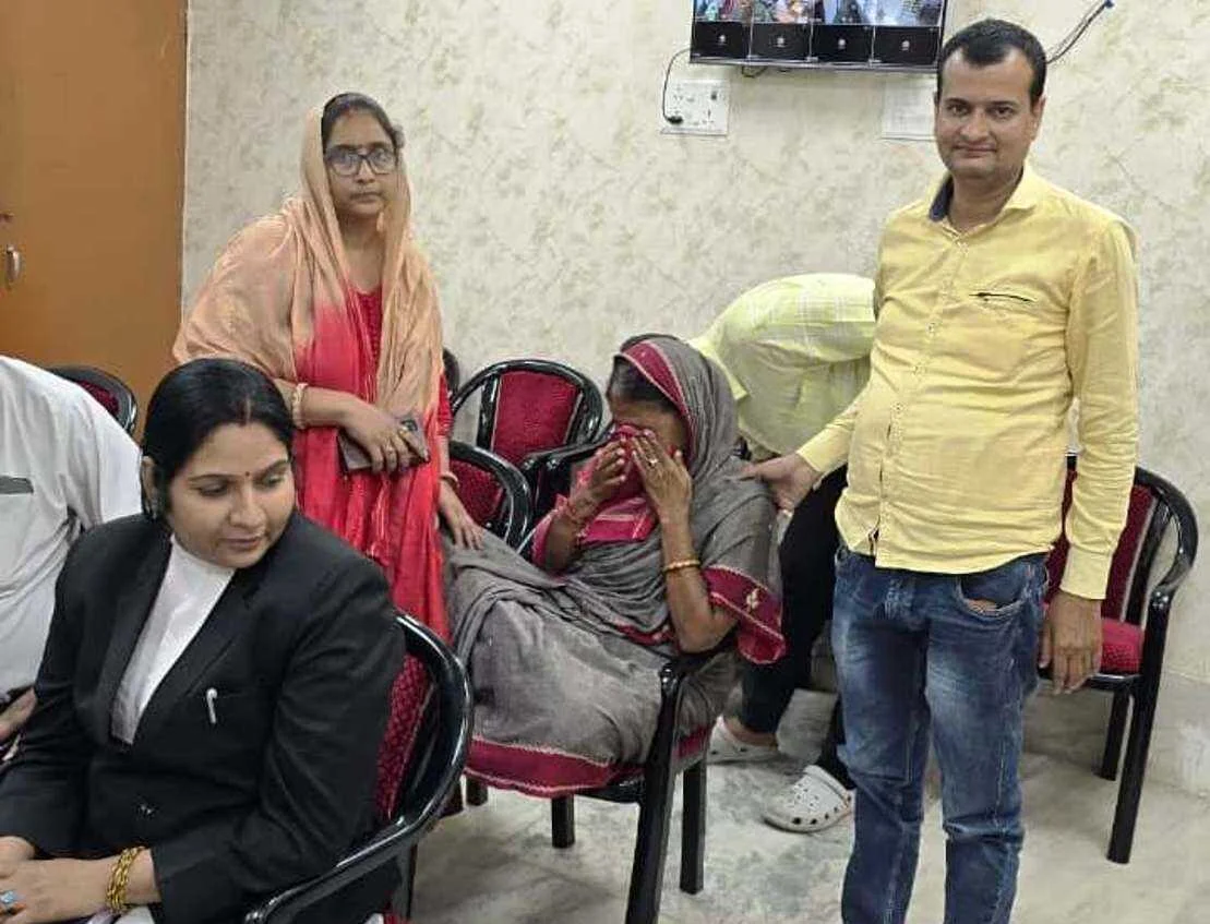 तेघड़ा में मां के आंसू देख भावुक हुए एसडीएम, बेटे को समझाया 'मां का सम्मान ही सबसे बड़ा कर्तव्य'; भरण-पोषण पर बनी सहमति 4