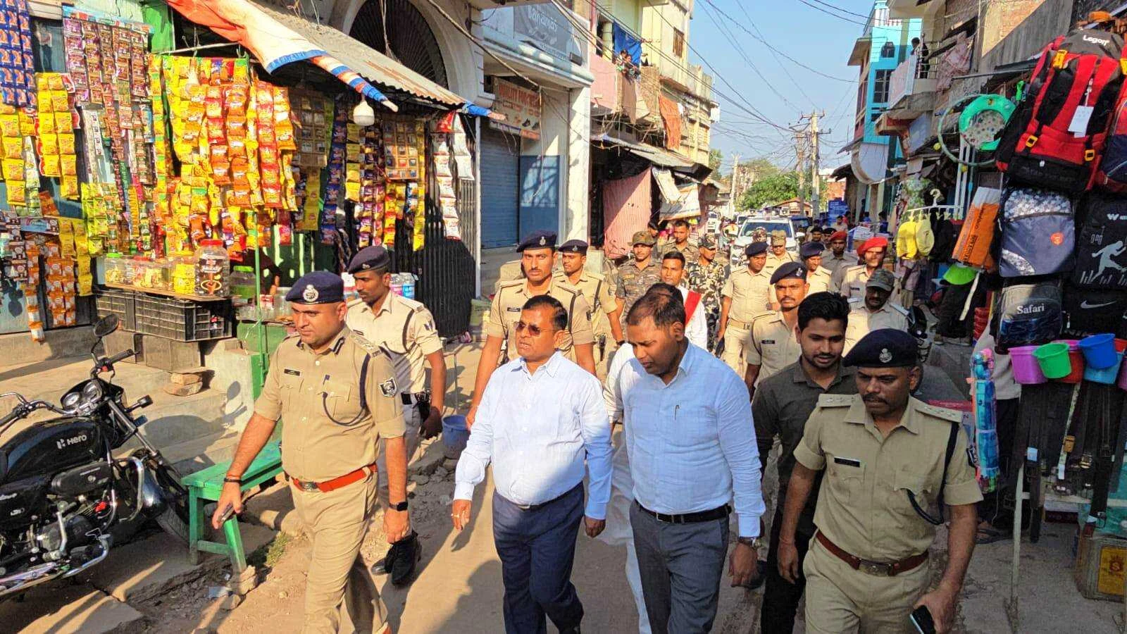 तेघड़ा में रामनवमी पर सुरक्षा सख्त, डीएम श्रीकांत शास्त्री और एसडीओ राकेश कुमार ने खुद संभाली कमान 8