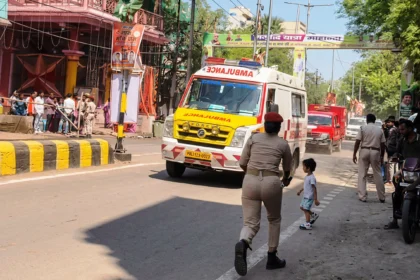 सीएम नीतीश कुमार के समृद्धि यात्रा के दौरान सीएम के काफिले के सामने आई एक बच्ची, बाल बाल बची मासूम, ड्यूटी पर तैनात महिला सिपाही ने बच्ची को बचाया 21