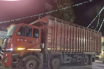 समस्तीपुर में शराब तस्करों पर पुलिस की बड़ी करवाई, 12 चक्का ट्रक से 882 लीटर विदेशी शराब बरामद, चालक खलासी गिरफ्तार 21