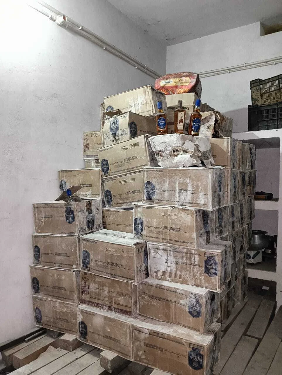 समस्तीपुर में शराब तस्करों पर पुलिस की बड़ी करवाई, 12 चक्का ट्रक से 882 लीटर विदेशी शराब बरामद, चालक खलासी गिरफ्तार 3