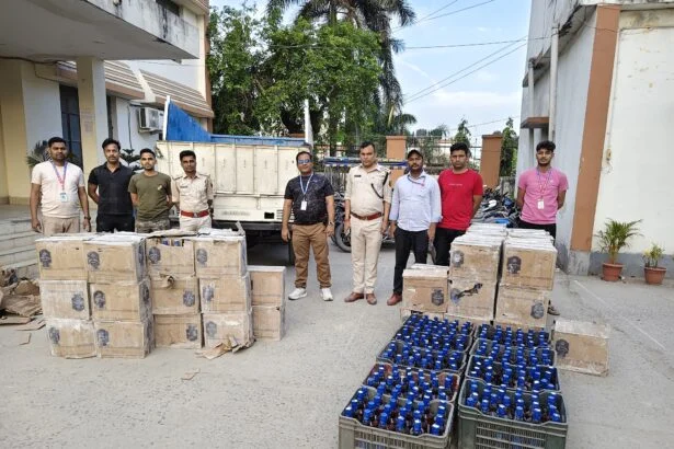 समस्तीपुर: सड़क हादसे ने खोली शराबबंदी की पोल, पिकअप पलटने से 828 लीटर अंग्रेजी शराब बरामद 1