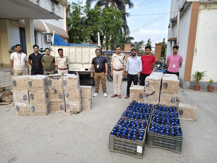 समस्तीपुर: सड़क हादसे ने खोली शराबबंदी की पोल, पिकअप पलटने से 828 लीटर अंग्रेजी शराब बरामद 1