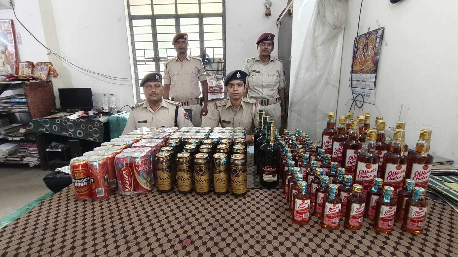 समस्तीपुर रेल पुलिस की बड़ी कार्रवाई, दलसिंहसराय स्टेशन से भारी मात्रा में विदेशी शराब बरामद; एक गिरफ्तार 5