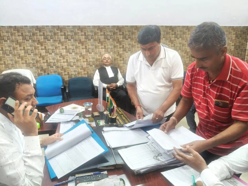 समस्तीपुर: अनुमंडल पदाधिकारी की अध्यक्षता में भूमि विवादों की सुनवाई, 06 में से 03 मामलों का मौके पर निष्पादन 1