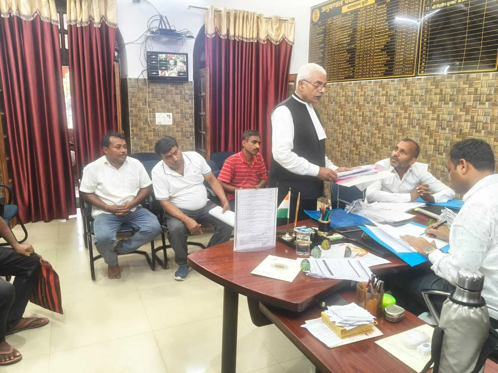 समस्तीपुर: अनुमंडल पदाधिकारी की अध्यक्षता में भूमि विवादों की सुनवाई, 06 में से 03 मामलों का मौके पर निष्पादन 2