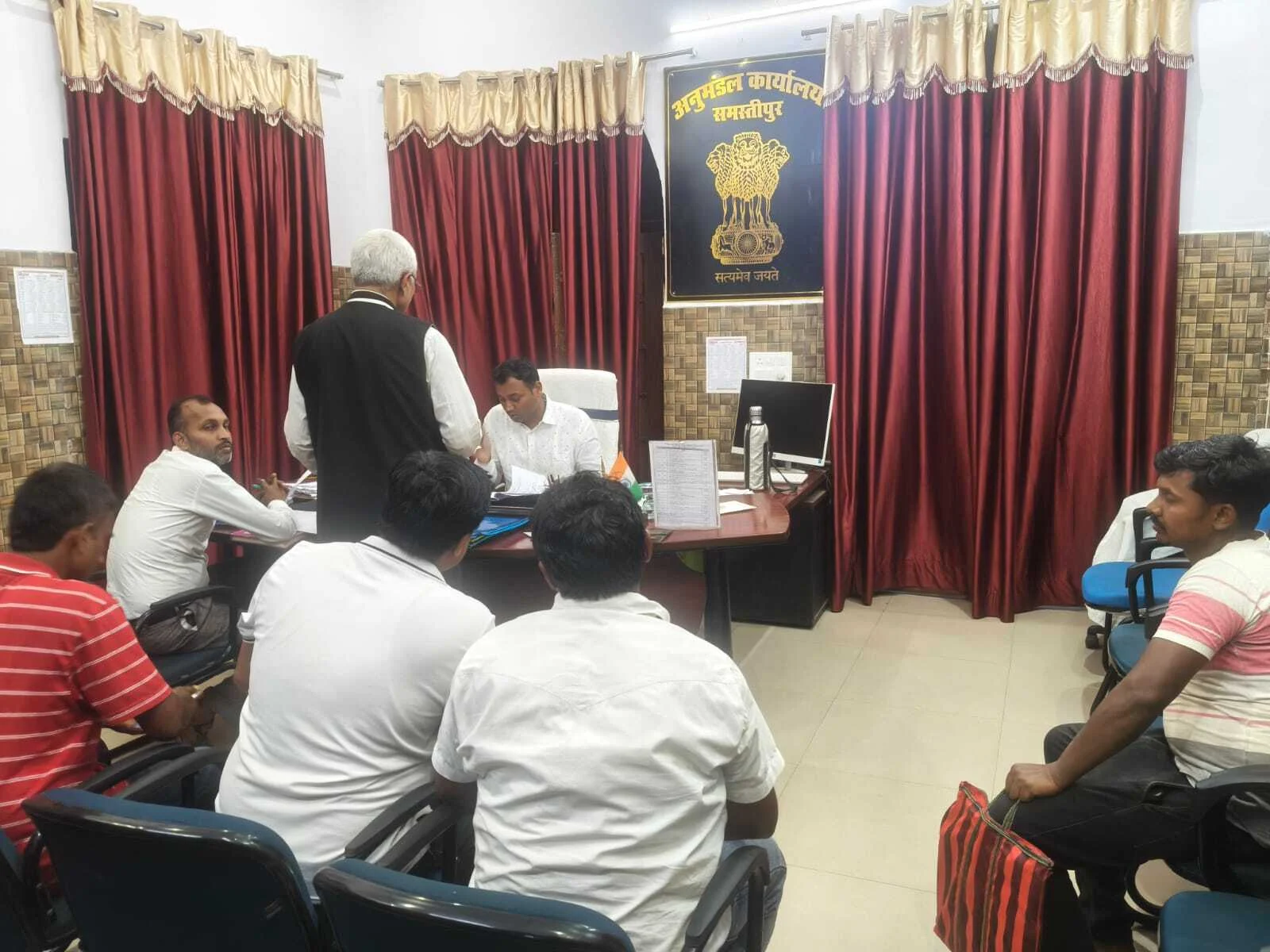 समस्तीपुर: अनुमंडल पदाधिकारी की अध्यक्षता में भूमि विवादों की सुनवाई, 06 में से 03 मामलों का मौके पर निष्पादन 3