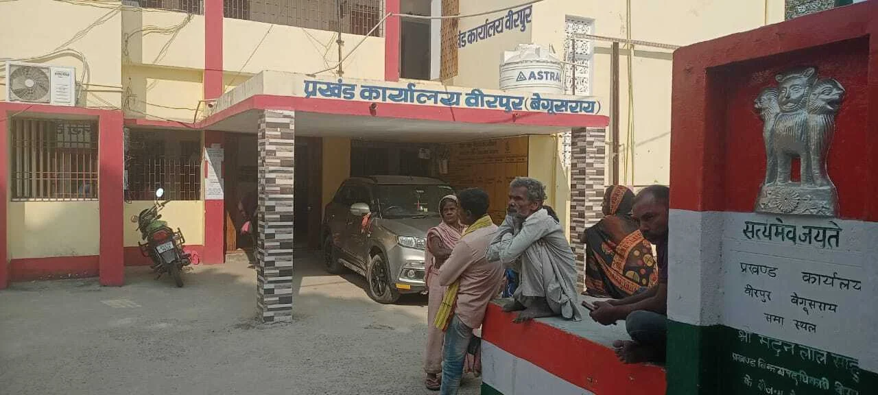 वीरपुर में सहमति जीविका महिला समिति चुनाव: नामांकन के पहले दिन 12 महिलाओं ने दाखिल किया पर्चा 4