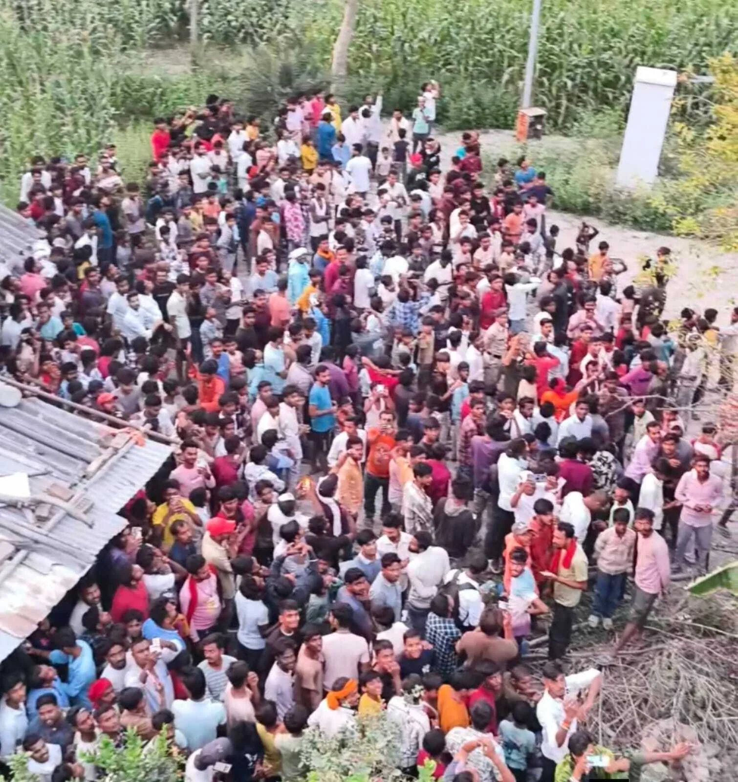 समस्तीपुर: प्रेमिका के लिए मोबाइल टावर पर चढ़ा 'मजनू', 6 घंटे तक अटकी रही प्रशासन की सांसें" 2