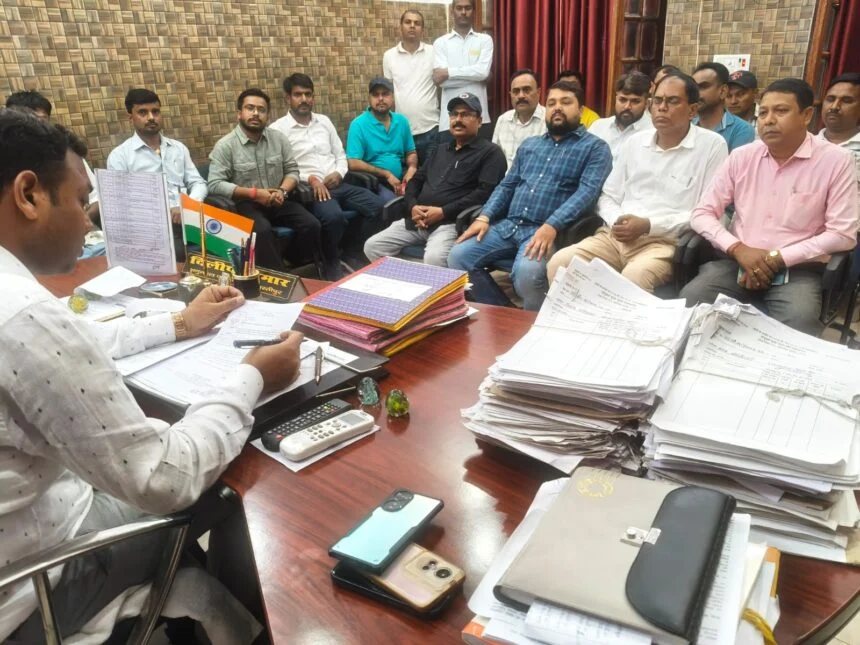 समस्तीपुर: एसडीओ दिलीप कुमार ने गैस एजेंसियों के साथ की बैठक, शादी के सीजन में सुचारू आपूर्ति के निर्देश 1