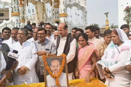 समस्तीपुर: गरीबों के मसीहा थे पूर्व मुखिया अखिलेश राय, श्रद्धांजलि सभा में जुटे कई दिग्गज विधायक और नेता 24