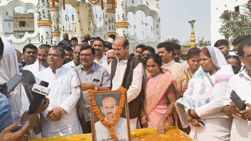 समस्तीपुर: गरीबों के मसीहा थे पूर्व मुखिया अखिलेश राय, श्रद्धांजलि सभा में जुटे कई दिग्गज विधायक और नेता 1