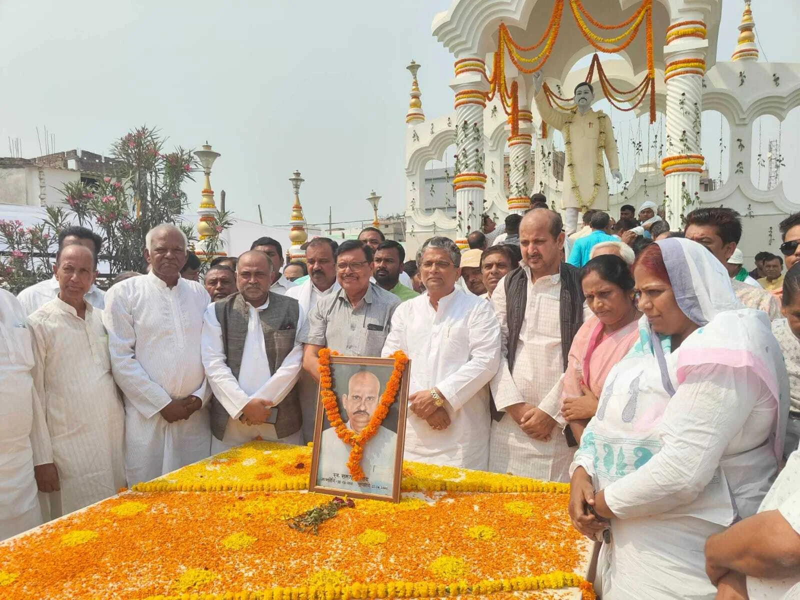 समस्तीपुर: गरीबों के मसीहा थे पूर्व मुखिया अखिलेश राय, श्रद्धांजलि सभा में जुटे कई दिग्गज विधायक और नेता 2