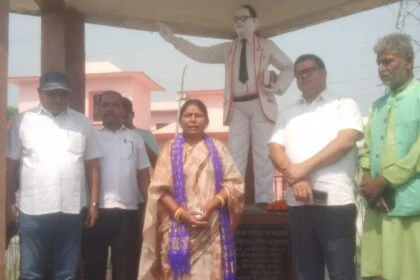 समाज शिक्षित बने, संगठित रहें, ईमानदारी से संघर्ष करें और बाबा साहेब के सपनों को पूरा करें- बबीता देवी 31