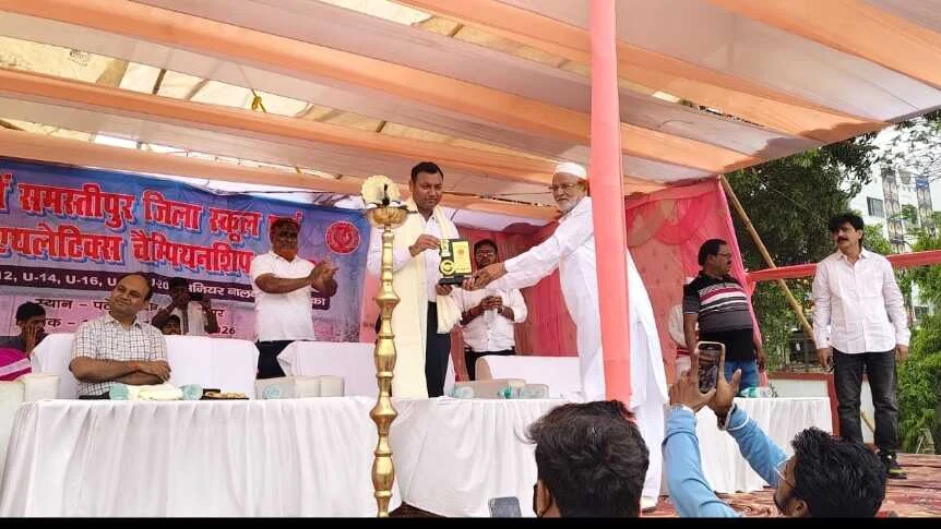 समस्तीपुर: 23वीं जिला स्कूल ओपन एथलेटिक्स चैम्पियनशिप का भव्य आगाज, डीएम और एसडीएम ने किया दीप प्रज्वलित 2