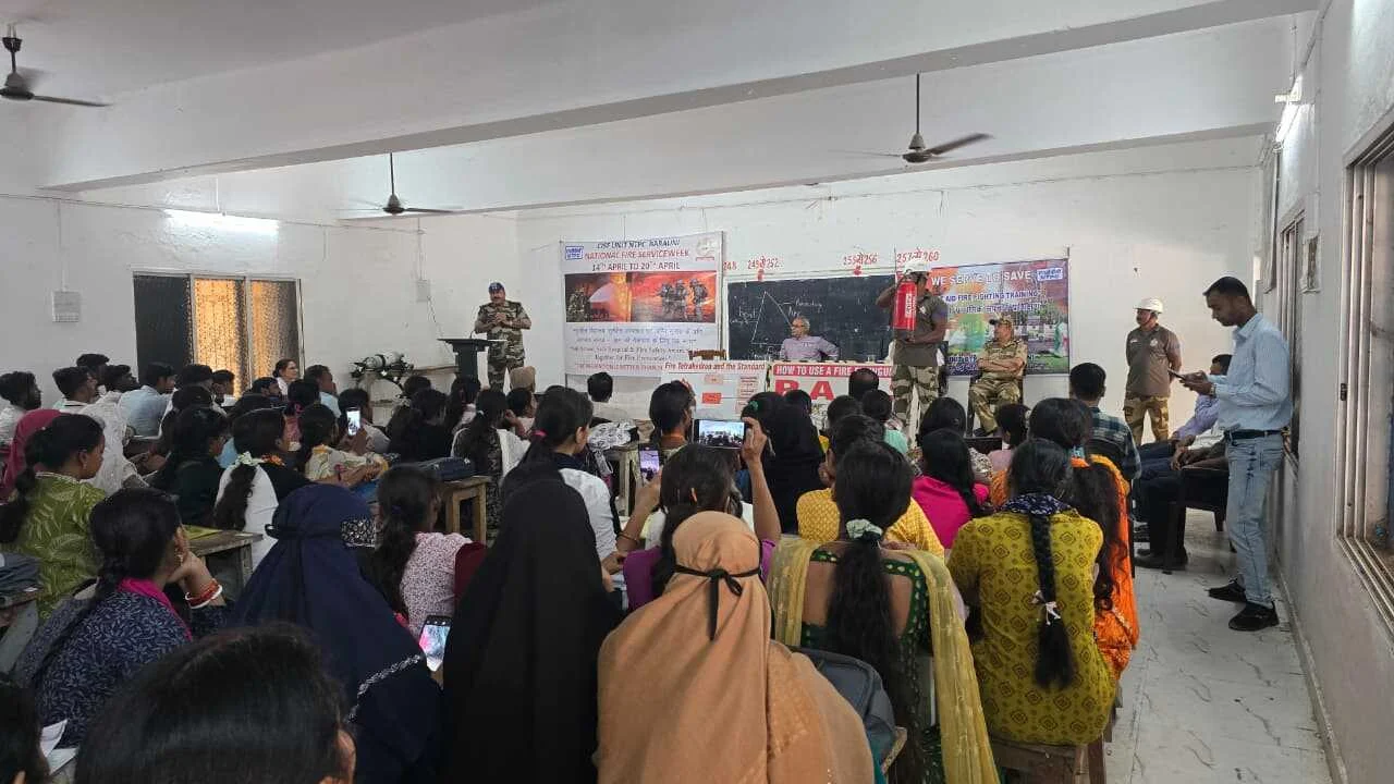 APSM कॉलेज बरौनी में फायर सेफ्टी जागरूकता कार्यक्रम आयोजित 3