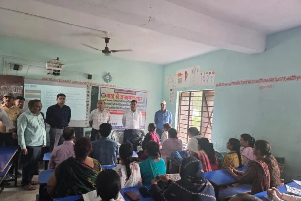 समस्तीपुर: जिला पदाधिकारी ने लिया जनगणना प्रशिक्षण कार्यक्रम का जायजा, कर्मियों को दिए आवश्यक निर्देश 7