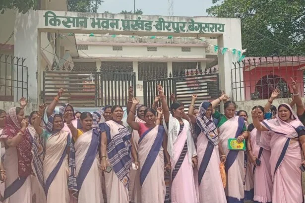 वीरपुर पीएचसी में मानदेय को लेकर दूसरे दिन भी आशा कार्यकर्ताओं का उग्र प्रदर्शन, काम पूरी तरह ठप 1