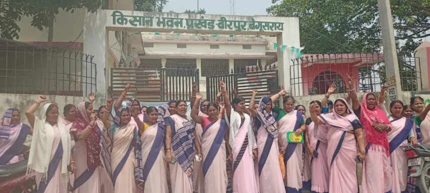 वीरपुर पीएचसी में मानदेय को लेकर दूसरे दिन भी आशा कार्यकर्ताओं का उग्र प्रदर्शन, काम पूरी तरह ठप 1