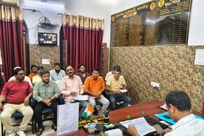 समस्तीपुर: शादी समारोहों में बढ़ती गैस की मांग को देखते हुए अनुमंडल पदाधिकारी ने बुलाई अहम बैठक          18