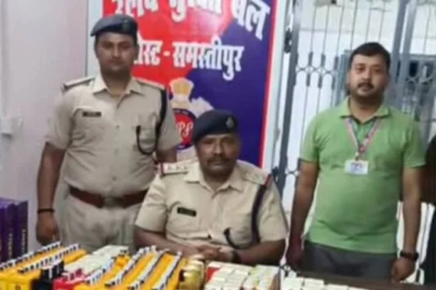 समस्तीपुर: स्वतंत्रता सेनानी एक्सप्रेस की AC बोगी से भारी मात्रा में अंग्रेजी शराब बरामद, रेल पुलिस की सक्रियता से तस्करों में हड़कंप 1