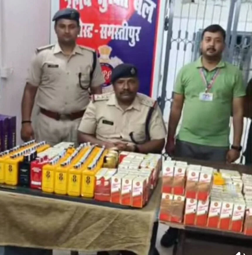 समस्तीपुर: स्वतंत्रता सेनानी एक्सप्रेस की AC बोगी से भारी मात्रा में अंग्रेजी शराब बरामद, रेल पुलिस की सक्रियता से तस्करों में हड़कंप 1
