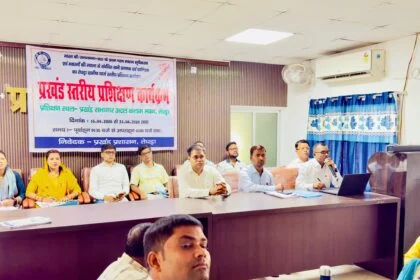 जनगणना 2027: तेघड़ा में प्रगणकों एवं पर्यवेक्षकों के लिए विशेष प्रशिक्षण सत्र आयोजित; एसडीओ ने दिए आवश्यक निर्देश 8