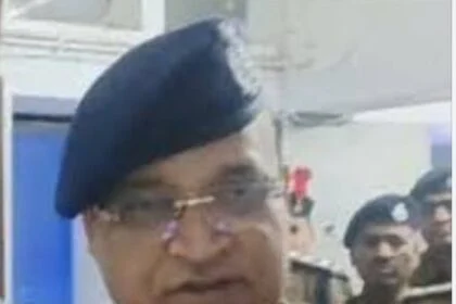 समस्तीपुर: बंधन बैंक लूटकांड की जांच करने खुद पहुंचे डीआईजी मनोज तिवारी, अपराधियों की गिरफ्तारी के दिए सख्त निर्देश 12