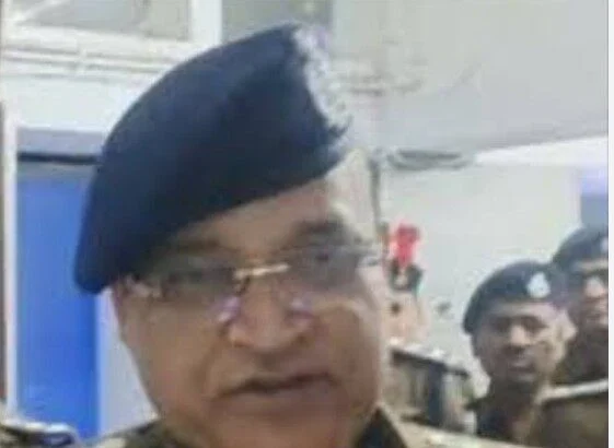 समस्तीपुर: बंधन बैंक लूटकांड की जांच करने खुद पहुंचे डीआईजी मनोज तिवारी, अपराधियों की गिरफ्तारी के दिए सख्त निर्देश 3