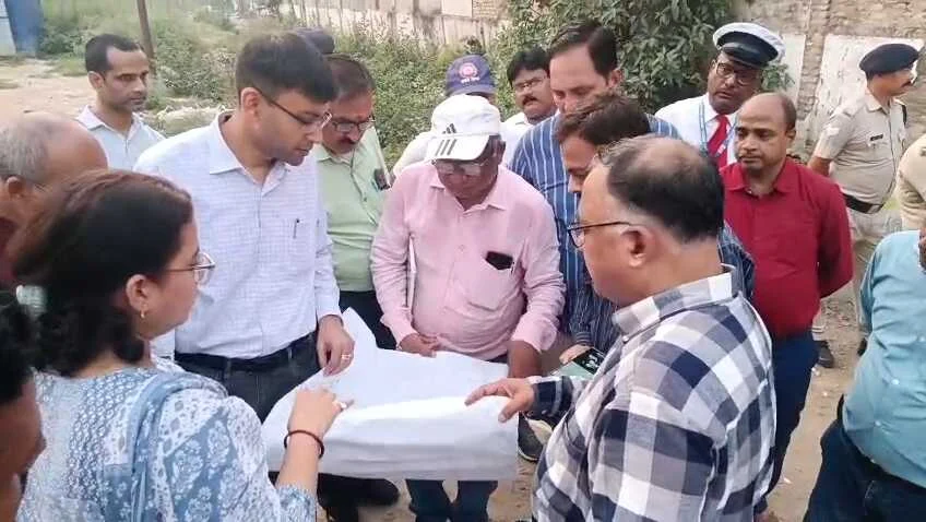 समस्तीपुर में रेलवे की खाली जमीन पर होगा विकास: डीआरएम ने किया स्टेशन का निरीक्षण, नगर निगम के साथ मिलकर बनेगी ठोस योजना 2