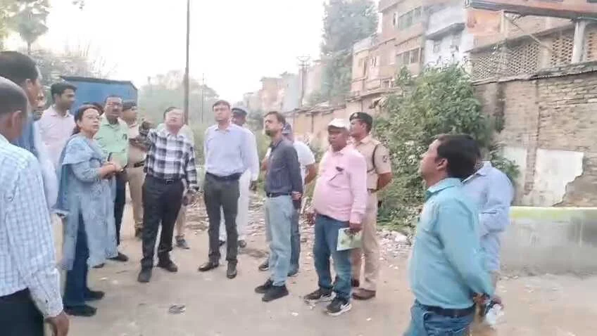 समस्तीपुर में रेलवे की खाली जमीन पर होगा विकास: डीआरएम ने किया स्टेशन का निरीक्षण, नगर निगम के साथ मिलकर बनेगी ठोस योजना 3
