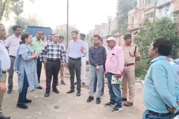समस्तीपुर में रेलवे की खाली जमीन पर होगा विकास: डीआरएम ने किया स्टेशन का निरीक्षण, नगर निगम के साथ मिलकर बनेगी ठोस योजना 3