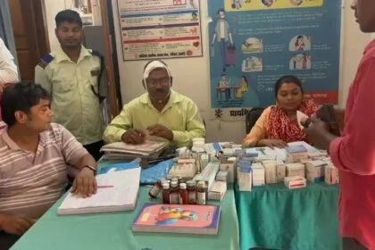 बेगूसराय: जर्जर अस्पताल बना जानलेवा, छत का छज्जा गिरने से लैब टेक्नीशियन गंभीर रूप से घायल 24