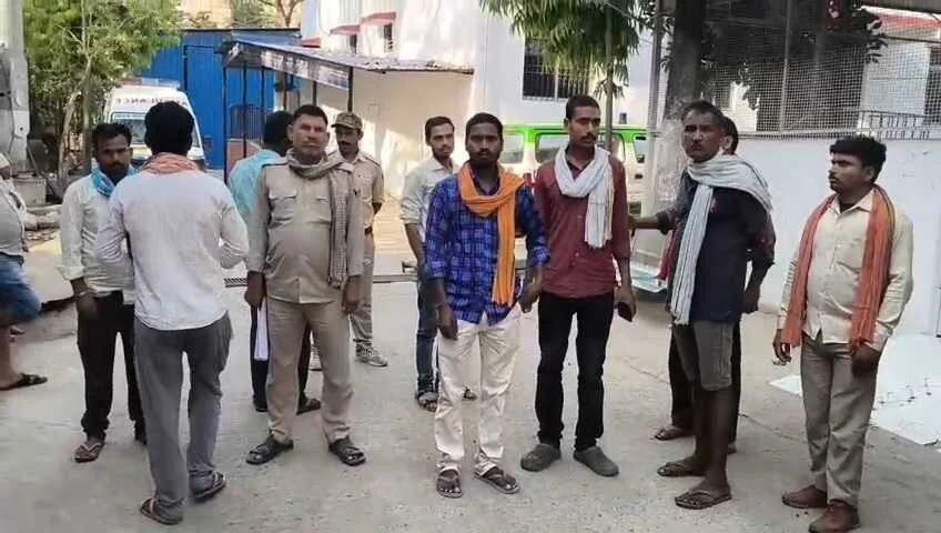 बछवाड़ा के एनएच 28 पर सड़क दुर्घटना में बाइक सवार दो मजदूर ठेकेदारों की मौत, चिरंजीवीपुर गांव के समीप हुआ हादसा 1