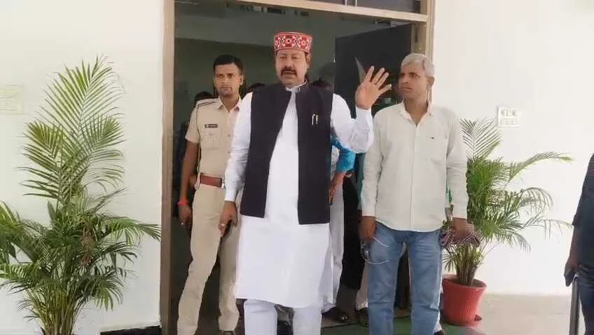 नीतीश के फिर पलटने पर बोले भाई बीरेंद्र- "तीन बार पलट चुके हैं, चौथी बार पलटे तो आश्चर्य नहीं, आगे-आगे देखिए होता है क्या" 4