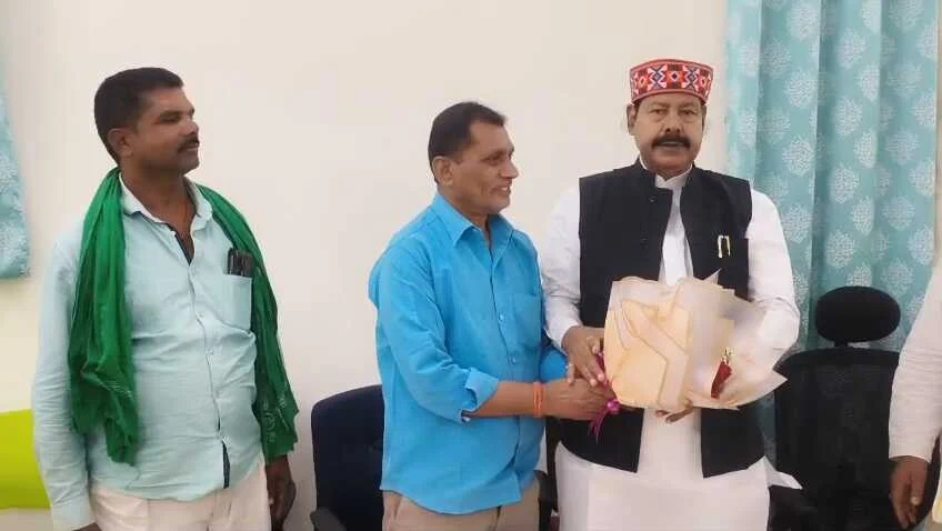 नीतीश के फिर पलटने पर बोले भाई बीरेंद्र- "तीन बार पलट चुके हैं, चौथी बार पलटे तो आश्चर्य नहीं, आगे-आगे देखिए होता है क्या" 3