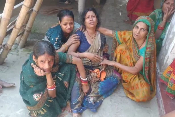 समस्तीपुर:बोरज गांव में पसरा मातमी सन्नाटा,दादा ने पोते को दी मुखाग्नि, कलेजा चीर देने वाले मंजर से रो पड़ा पूरा इलाका 5