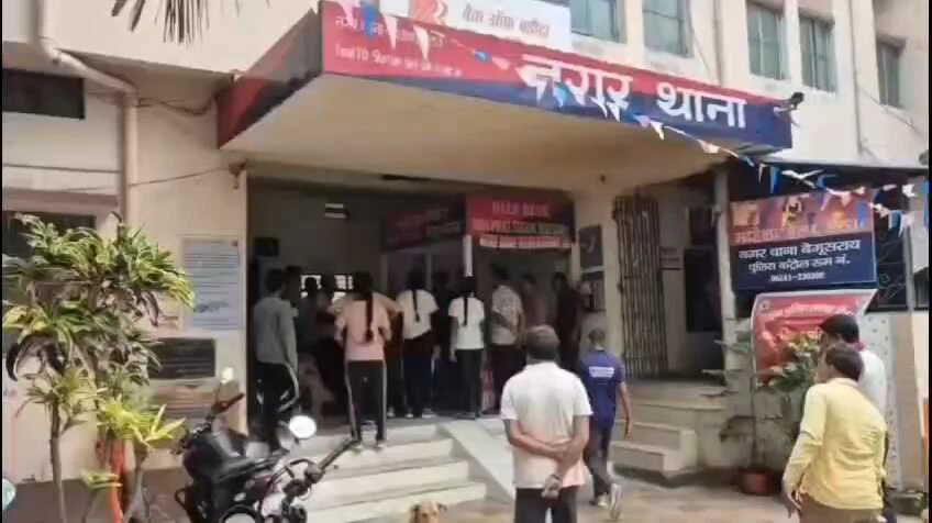 बेगूसराय के गांधी स्टेडियम में तैयारी कर रही छात्राओं से छेड़खानी, विरोध करने पर ट्रेनर और युवतियों को पीटा 3