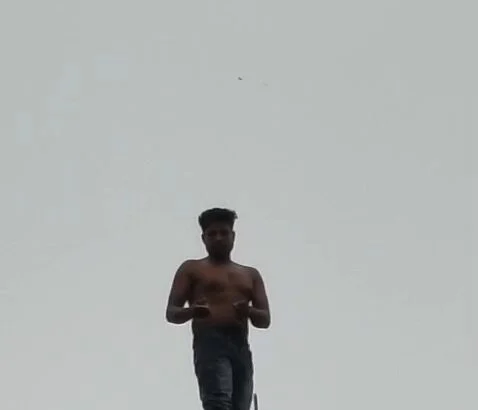 समस्तीपुर: प्रेमिका के लिए मोबाइल टावर पर चढ़ा 'मजनू', 6 घंटे तक अटकी रही प्रशासन की सांसें" 1