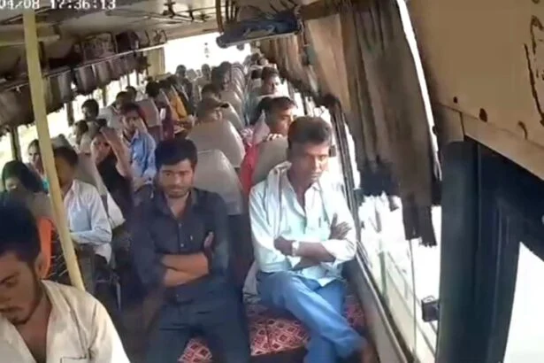 नालंदा में बस कंडक्टर की बेरहमी से पिटाई, 10 रुपए के विवाद में बीच सड़क पर घसीटा, ड्राइवर को भी पीटा; CCTV में बदमाशों की तस्वीर कैद 1