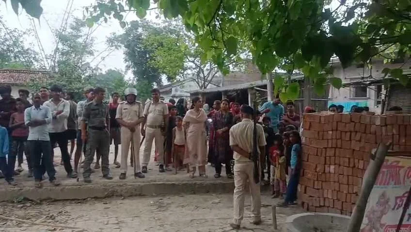 बेगूसराय में सरकारी जमीन पर चला प्रशासन का बुलडोजर, अतिक्रमण मुक्त कराकर बनेगा आंगनबाड़ी केंद्र 2