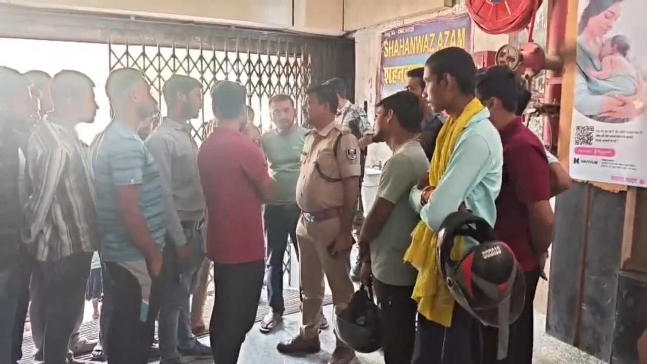 प्रसूति की निजी क्लिनिक में हुई मौत, परिजनों ने लगाया डॉक्टर पर लापरवाही का आरोप लगाकर  क्लिनिक में किया हंगामा 5