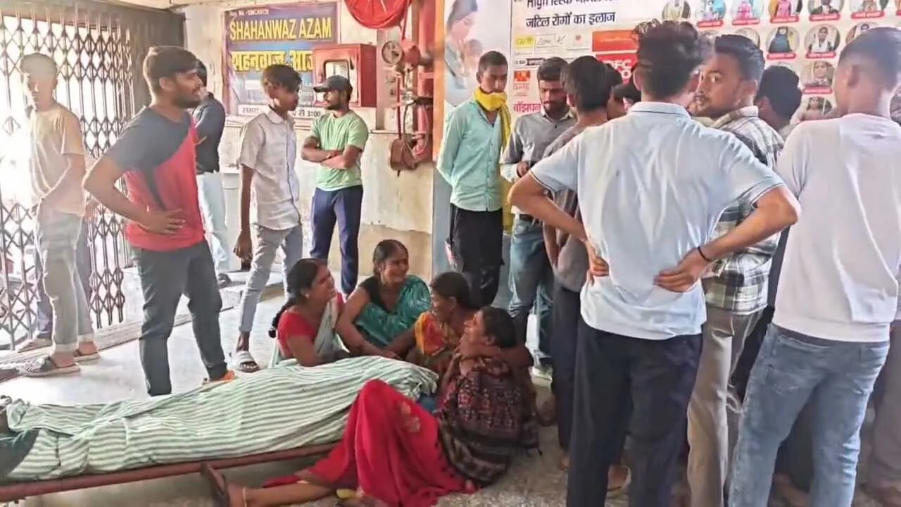 प्रसूति की निजी क्लिनिक में हुई मौत, परिजनों ने लगाया डॉक्टर पर लापरवाही का आरोप लगाकर  क्लिनिक में किया हंगामा 3