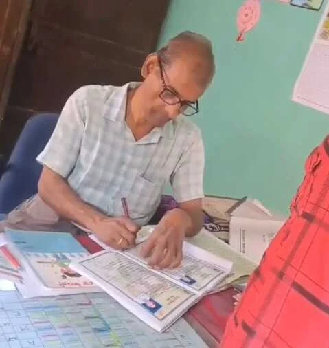 बेगूसराय में शिक्षा के मंदिर में 'अवैध वसूली', TC के नाम पर पैसे लेते हेडमास्टर का वीडियो वायरल, DEO ने दिए जांच के आदेश 2