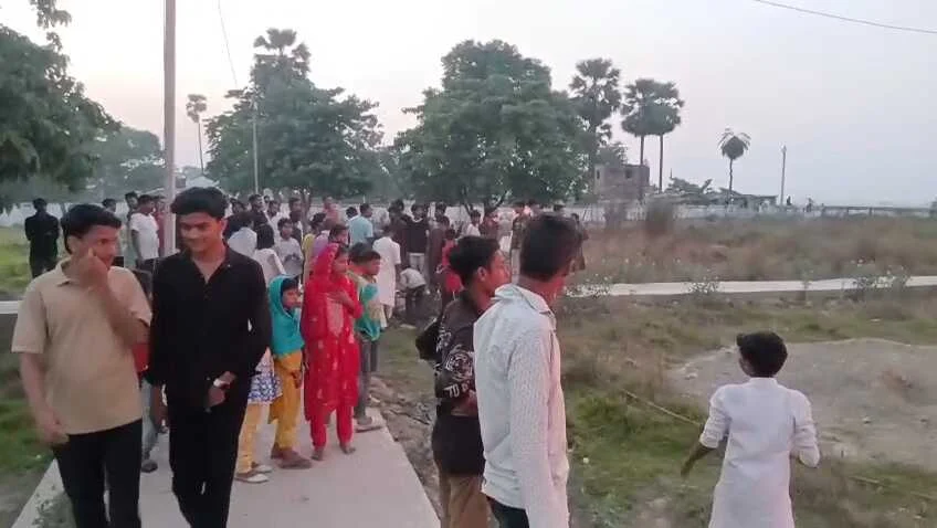 समस्तीपुर के पासवान चौक स्थित कब्रिस्तान में लगी भीषण आग, दमकल विभाग ने कड़ी मशक्कत के बाद आग पर पाया काबू 2